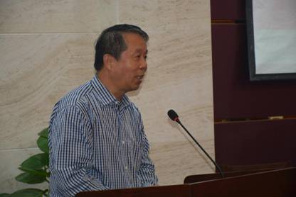 (七八级校友、新任日语系校友会会长牛廷涛先生在致辞)